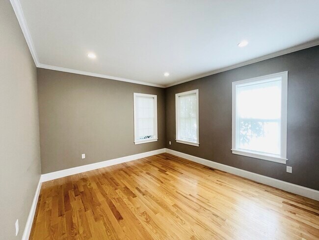 Building Photo - 127 Lowell St