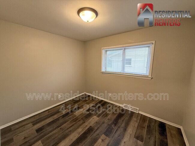 Building Photo - 5826 N 117th St