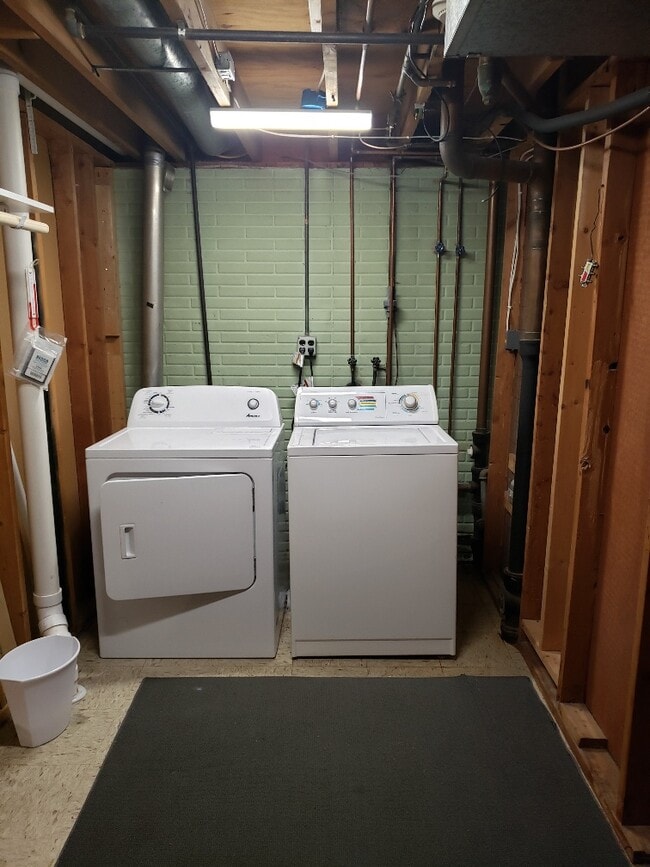 Building Photo - 4811 Candlelight Dr