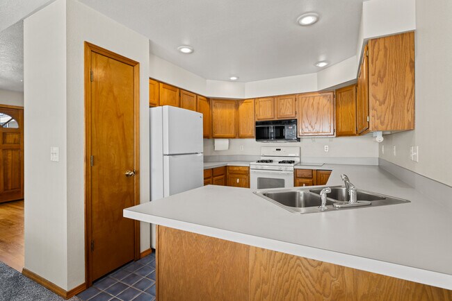 Building Photo - 5415 N Noble Fir Ave