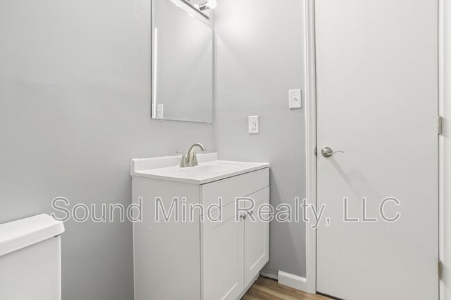 Building Photo - 111 Fox Den Ct