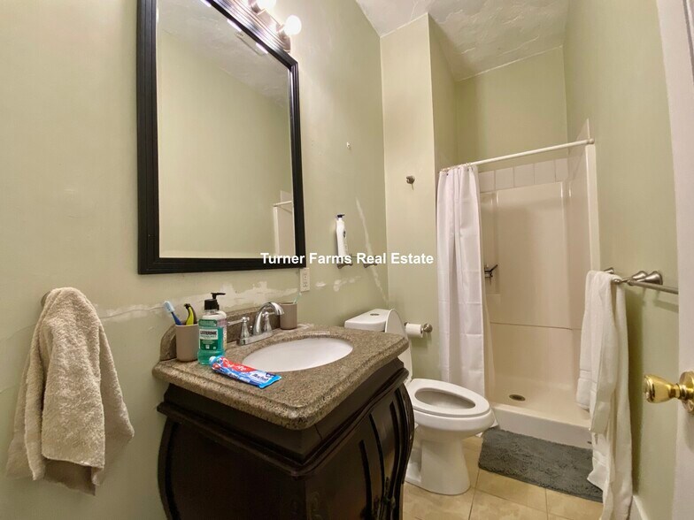 Building Photo - 139 Hillside St