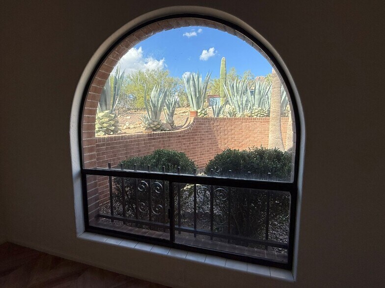 Building Photo - 1402 E Big Rock Rd