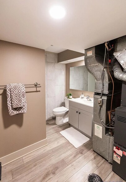 Building Photo - 2535 Saint Thomas Dr