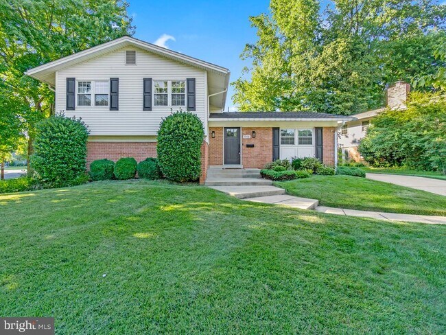 Primary Photo - 10106 Crimson Cir