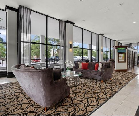 Lobby - 400 E Colonial Dr