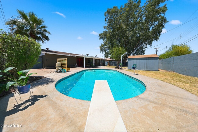 Building Photo - 2302 W Berridge Ln