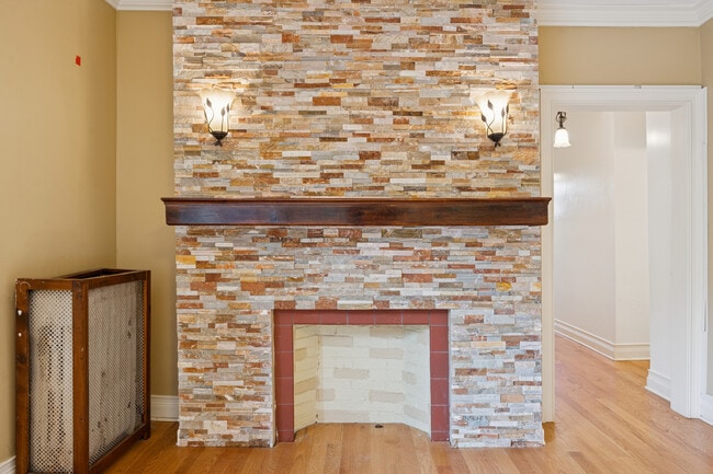 Building Photo - 2315 N Commonwealth Ave