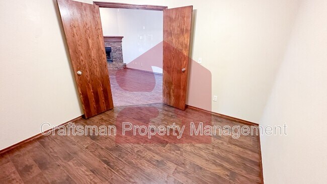 Building Photo - 1704 January Pl