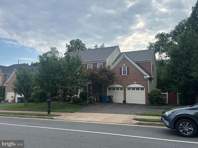 Building Photo - 2944 Edgelea Rd