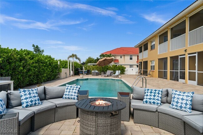 Building Photo - 5420 Chiquita Blvd S