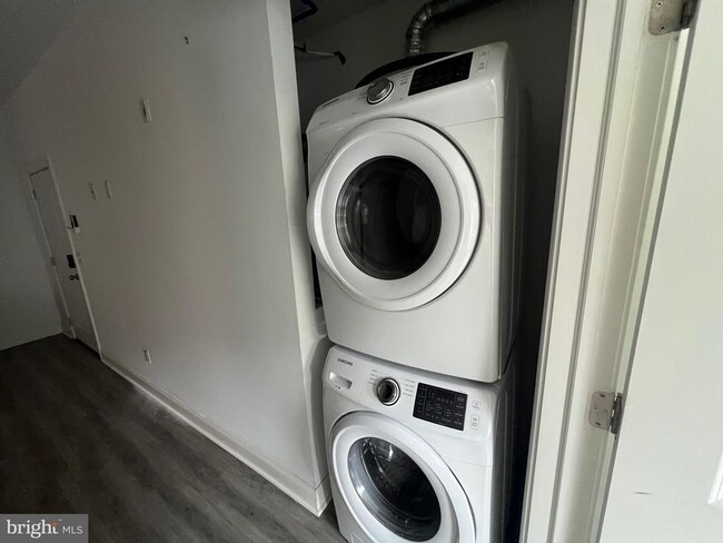 Building Photo - 1829 N 33rd St