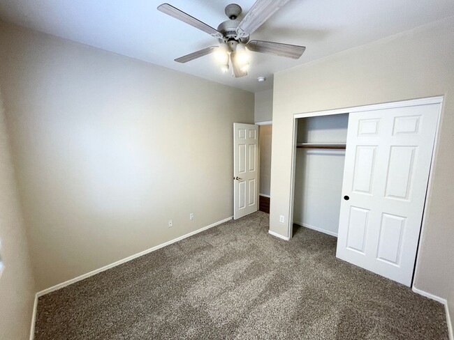 Building Photo - Sharp & Clean 4 Bedroom/ 2 Bath Single Lev...