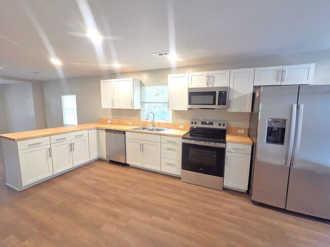 Building Photo - 5888 Centerville Rd