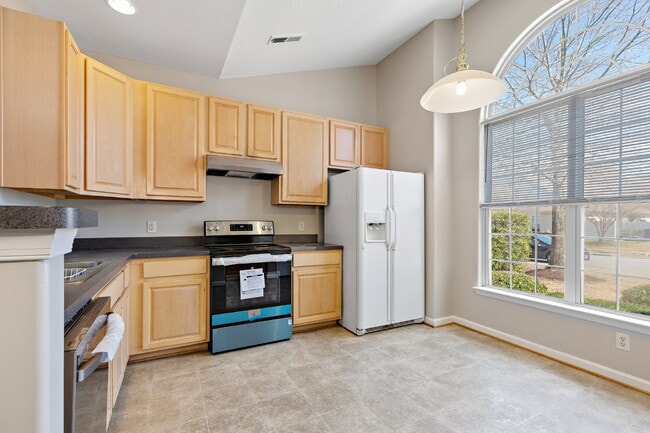 Building Photo - North Suffolk Rental