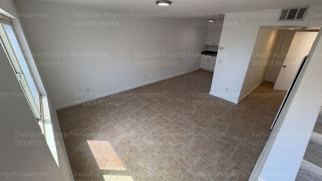 Building Photo - 2 bedroom 1.5 bathroom townhome (Move In Special Available OAC)