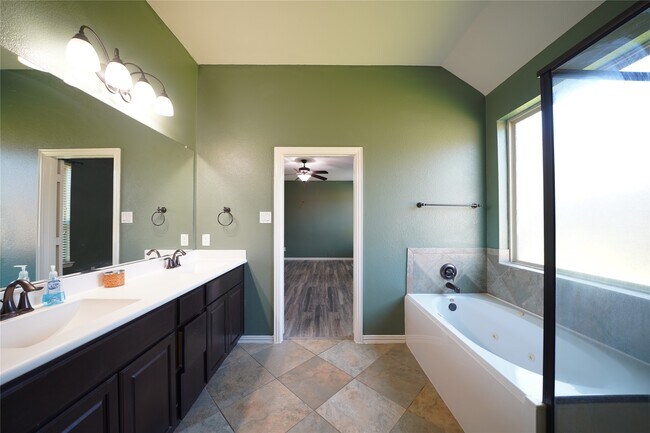 Building Photo - 5 Knotty Wood Ct