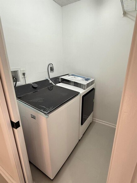 Building Photo - 4538 NW 90th Ave