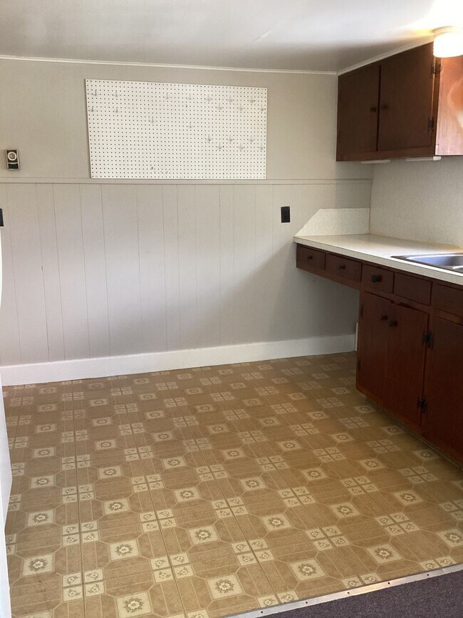 Building Photo - 15371 Church St