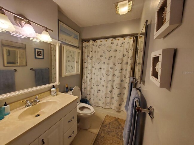 Building Photo - 1400 Arrowhead Cir W