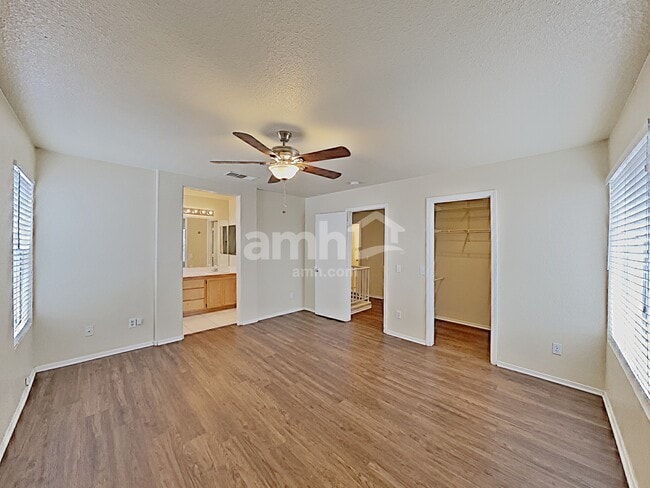 Building Photo - 9608 Kelly Creek Ave