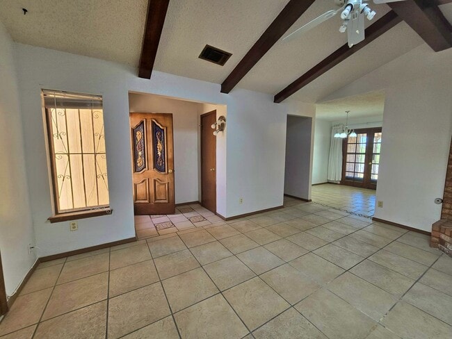 Building Photo - Mountain view cozy Home Ready for move in