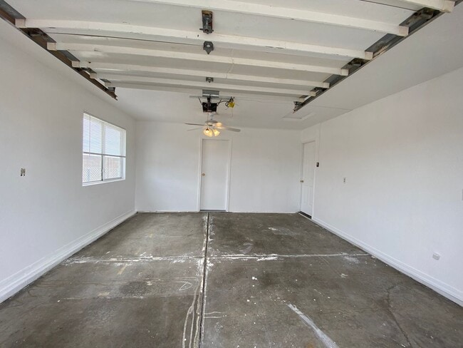 Building Photo - 6582 W Hershey Wy