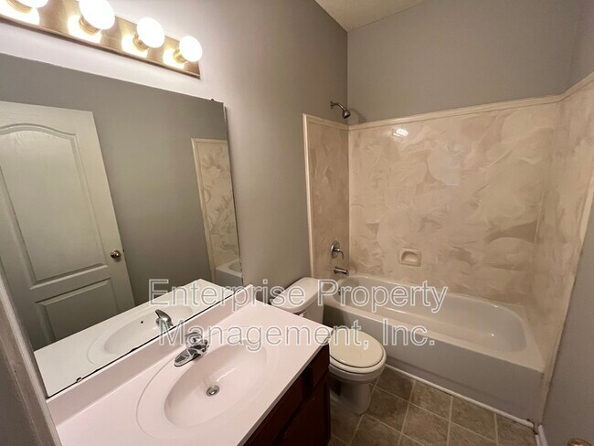 Building Photo - 10178 Sterling Ridge Dr