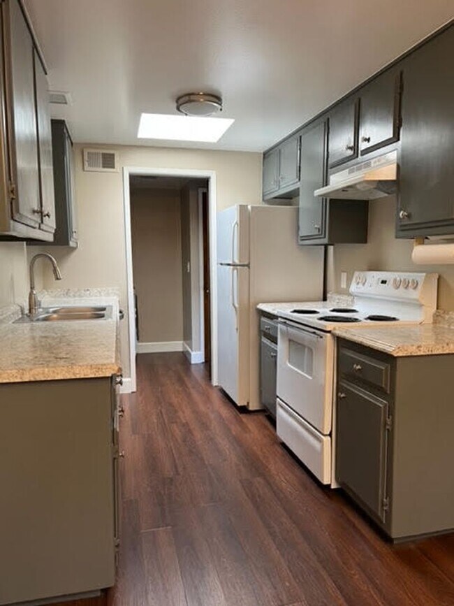 Building Photo - Charming 3 Bed 1 Bath Single Story Home - Great Location!