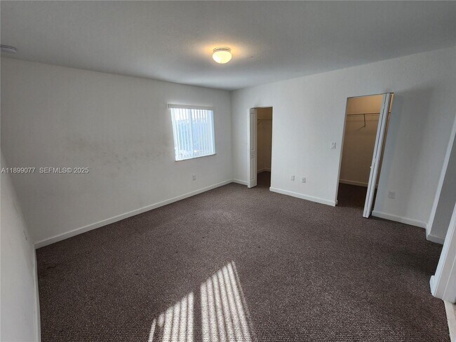 Building Photo - 452 NW 12th Pl