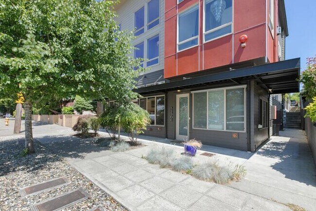 Building Photo - Air Conditioned West Seattle Live/Work Tow...