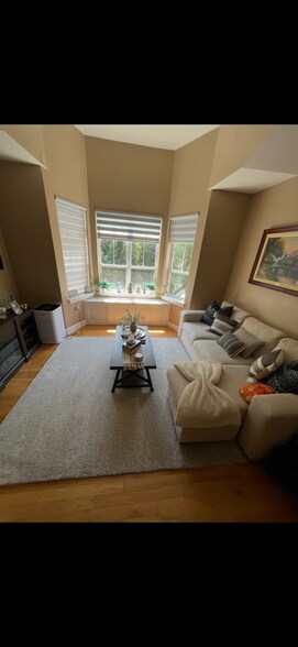 Building Photo - 1402 Round Pointe Dr