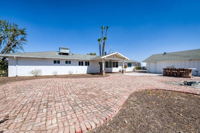 Building Photo - 4105 E Perrin Ave