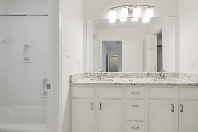 Building Photo - 7738 Menlo Dr