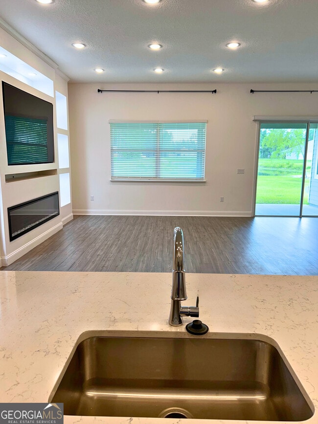 Building Photo - 111 Breakwater Lp