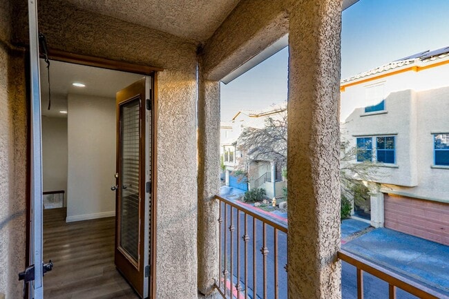 Building Photo - Beautiful 3 Bed Home With 3 Full Baths And Bed and Full Bath On 1st Floor