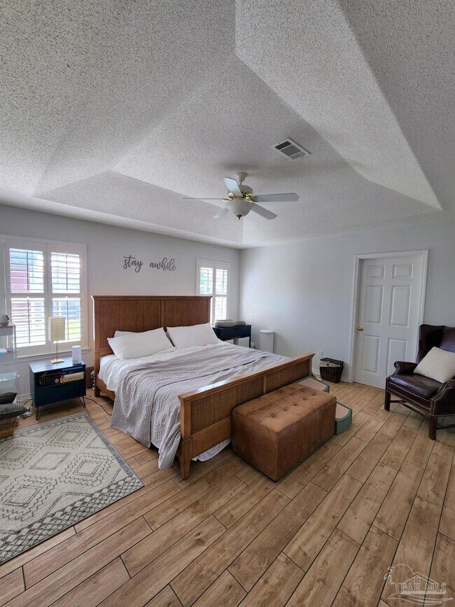 Building Photo - 876 Miramar Dr