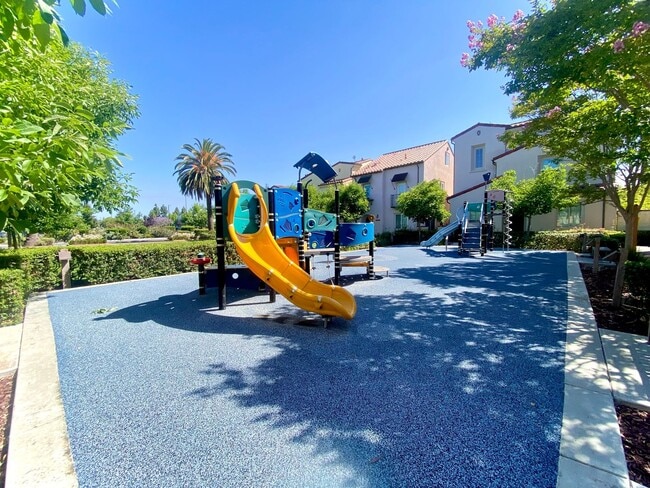 Building Photo - Modern Fremont Home with Expansive Loft for Rent!