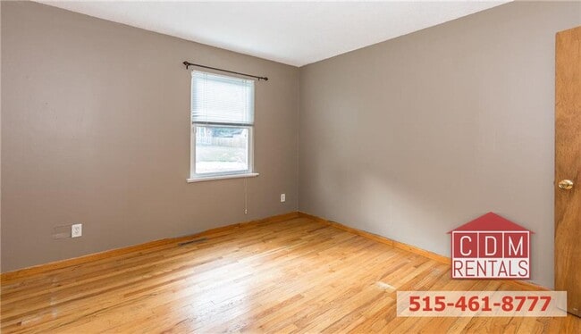 Building Photo - Cozy DSM Home near Merle Hay