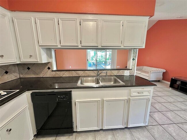 Building Photo - 1765 Hialeah Dr