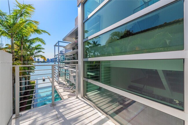 Building Photo - 440 S Hibiscus Dr