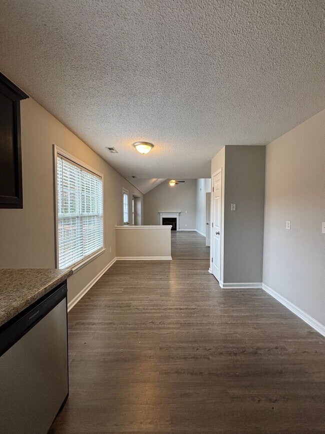 Building Photo - A Great Space on Pine Valley Court