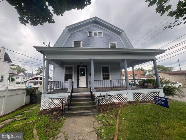 Building Photo - 15 S Welles Ave