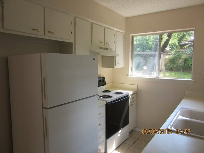 Building Photo - 1604 White Oak Ct