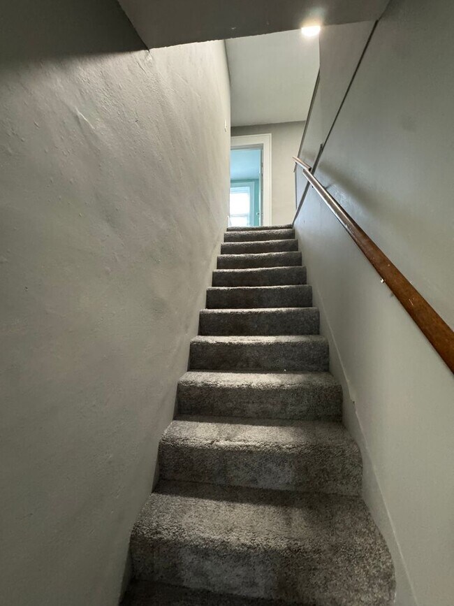 Building Photo - 4-Bedroom Near U-M with Bonus Room | Big Yard & Front Porch | On-site Laundry