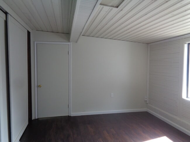 Building Photo - 642 B St