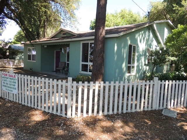 Primary Photo - 3827 E Highway 20