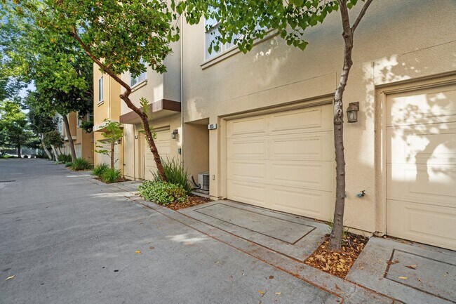 Building Photo - ONE OF THE FINEST LOCATIONS IN RIVERMARK! TASTEFULLY UPDATED | THE PARK PLAN I