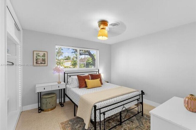 Building Photo - 1116 SE 13th Ct