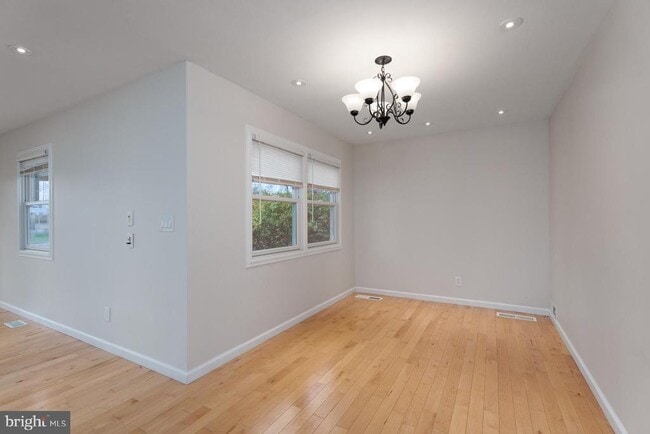 Building Photo - 384 Walnut Ln